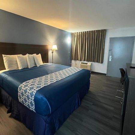 Travelodge By Wyndham Gainesville גיינסוויל מראה חיצוני תמונה