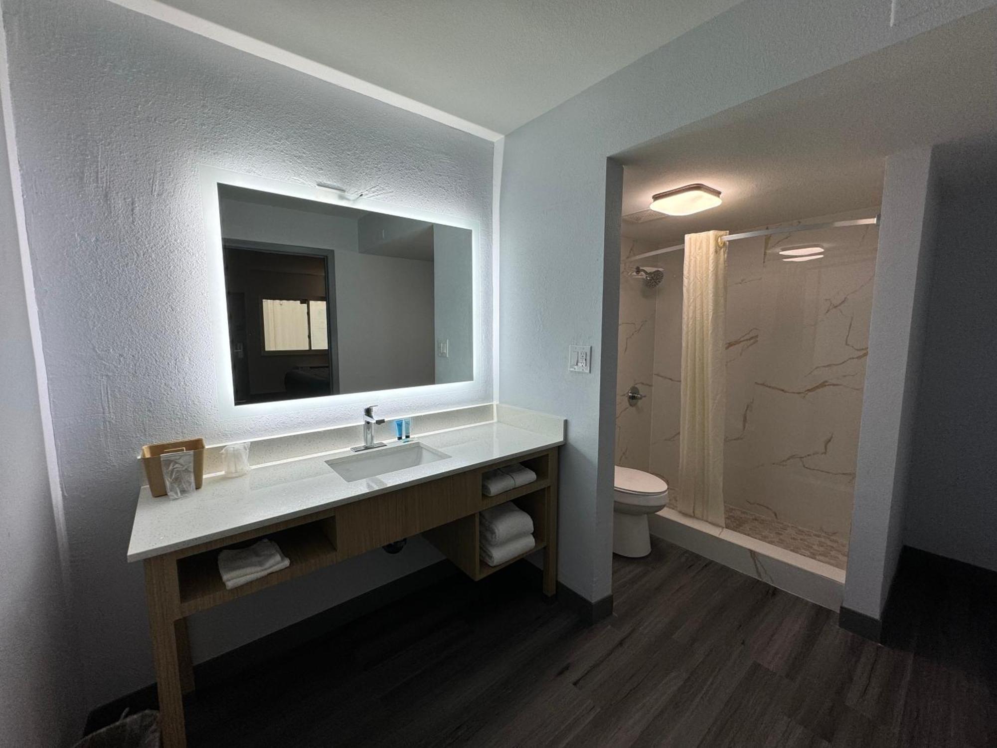 Travelodge By Wyndham Gainesville גיינסוויל מראה חיצוני תמונה