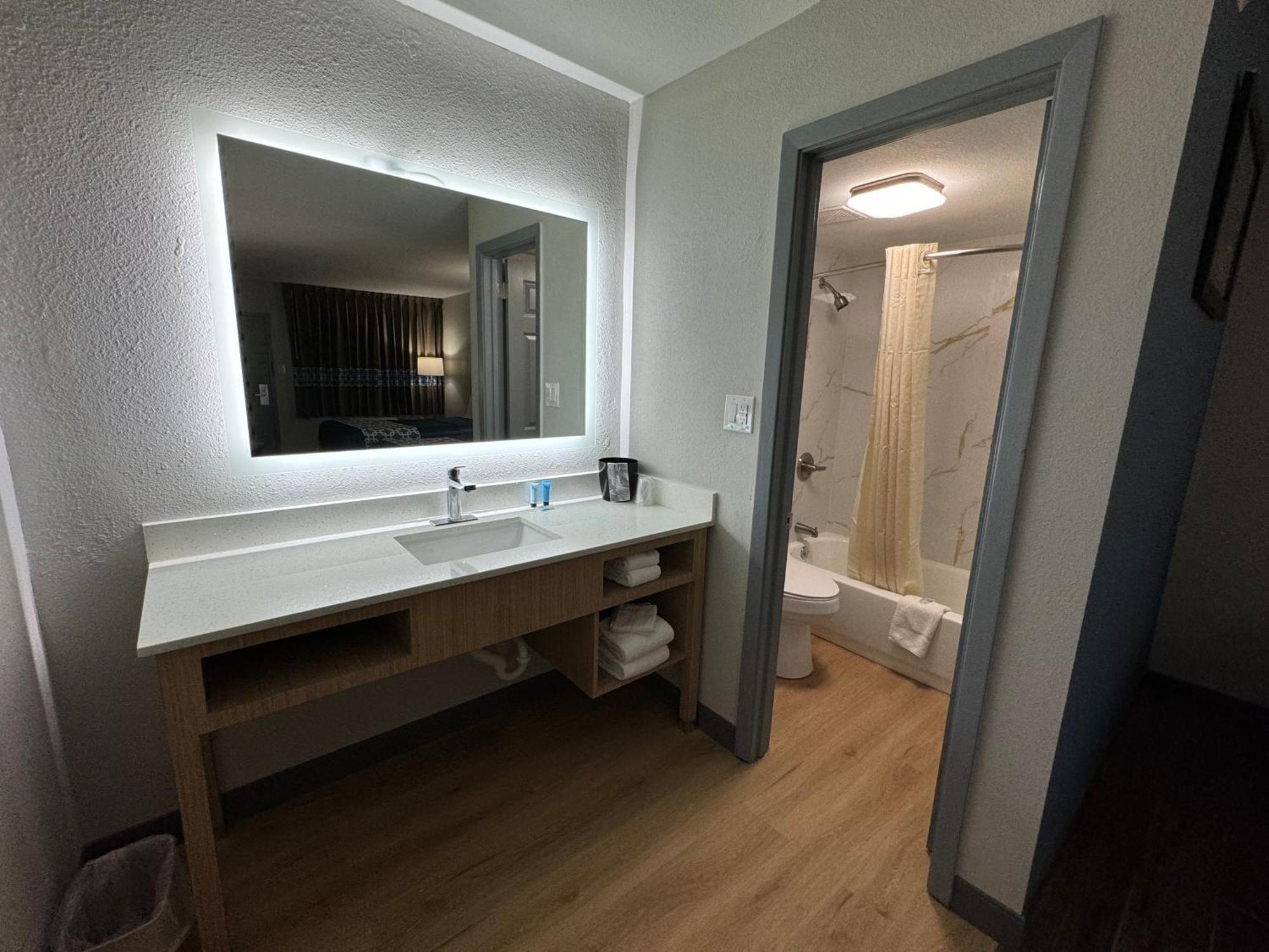Travelodge By Wyndham Gainesville גיינסוויל מראה חיצוני תמונה