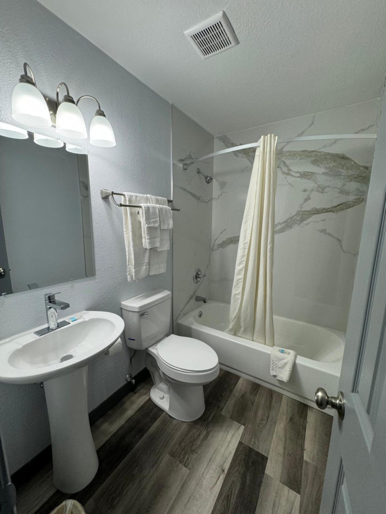 Travelodge By Wyndham Gainesville גיינסוויל מראה חיצוני תמונה